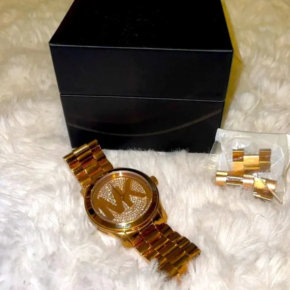 Michael Kors Runway Edition womens watch. Extra links included. Michael Kors Runway Gold-tone Steel Champagne Dial Ladies  main image 4